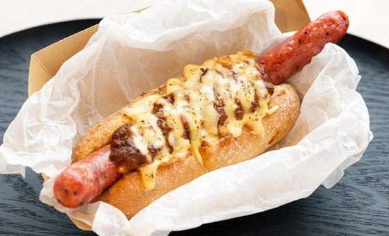 朝からがっつりチーズミートドッグ